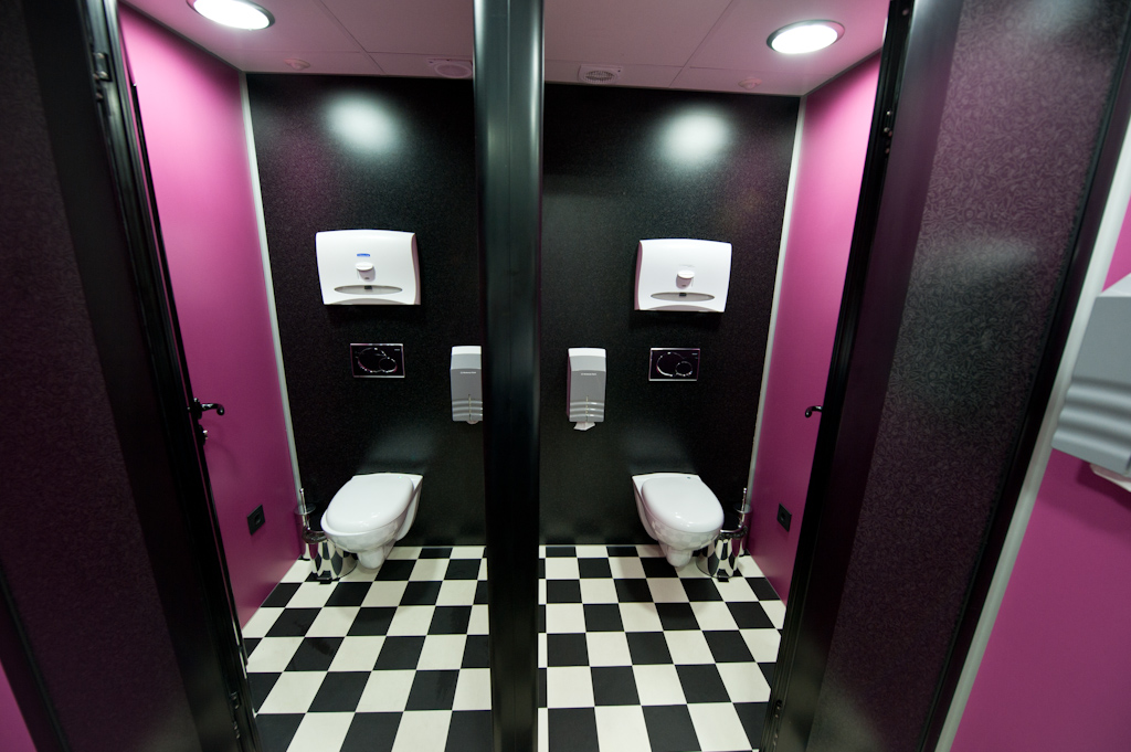 Mobile Toilete trailer for rent